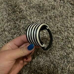 Black and white hair band